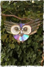 Hoot, hoot, these are too damn cute. Image:”How to Make a Recycled CD Owl”